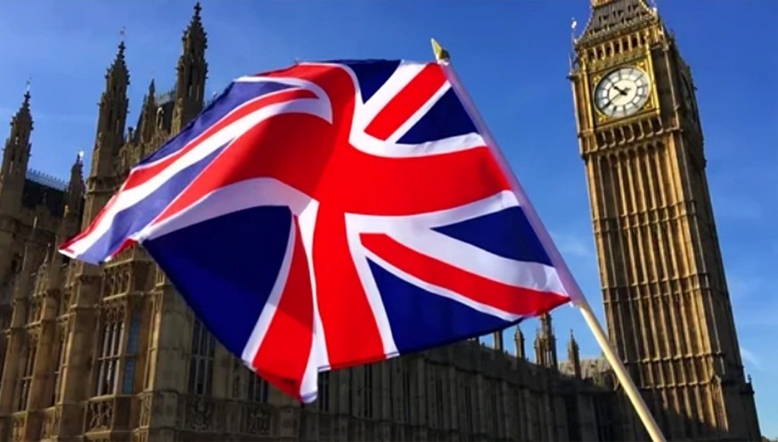 لندن تصعّد الضغط على طهران: عقوبات بريطانية تطال قيادات أمنية ووزير الداخلية أعلنت الحكومة البريطانية، يوم الاثنين 2 فبراير، تحديث نظام عقوباتها بحق إيران، مضيفة 11 بندًا جديدًا إلى قائمتها، شملت قيادات أمنية بارزة ووزير الداخلية في النظام الإيراني، إلى جانب رجل الأعمال بابك زنجاني وقيادة قوى الأمن الداخلي.