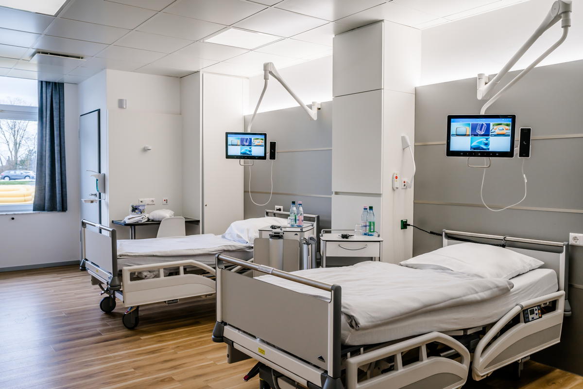 "سي إن إن": مستشفيات إيران تتحول إلى "مصائد أمنية".. وأطباء يشكلون "جبهة سرية" لإنقاذ ضحايا مجازر يناير كشف تحقيق ميداني صادم أجرته شبكة "سي إن إن" الأمريكية