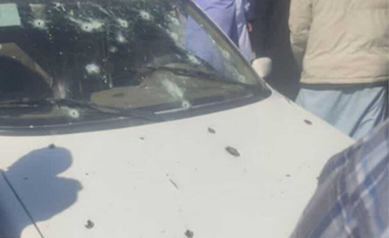 تصاعد الهجمات المسلحة في إيران خلال 48 ساعة: خاش والأهواز في واجهة التوتر وتحذيرات من انفجار “الغضب المكبوت” شهدت إيران خلال يومي 9 و10 فبراير تصعيداً أمنياً تمثل في هجومين مسلحين استهدفا قوات الأمن في خاش بمحافظة سيستان وبلوشستان، والأهواز بمحافظة خوزستان، ما أسفر عن سقوط قتلى وجرحى في صفوف الشرطة. وتأتي هذه التطورات وسط تحذيرات متزايدة من خبراء بشأن تداعيات الاحتقان الداخلي واحتمالات تحول “الغضب المكبوت” إلى مسارات أكثر عنفاً.