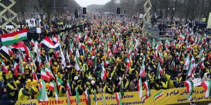 إيران بين سقوط النظام وصعود البديل المقاومة الإيرانية تطرح الحكومة المؤقتة كخريطة طريق لانتقال منظم نحو الديمقراطية تقف إيران اليوم أمام لحظة تاريخية قد تكون الأهم منذ قيام نظام ولاية الفقيه قبل أكثر من أربعة عقود.