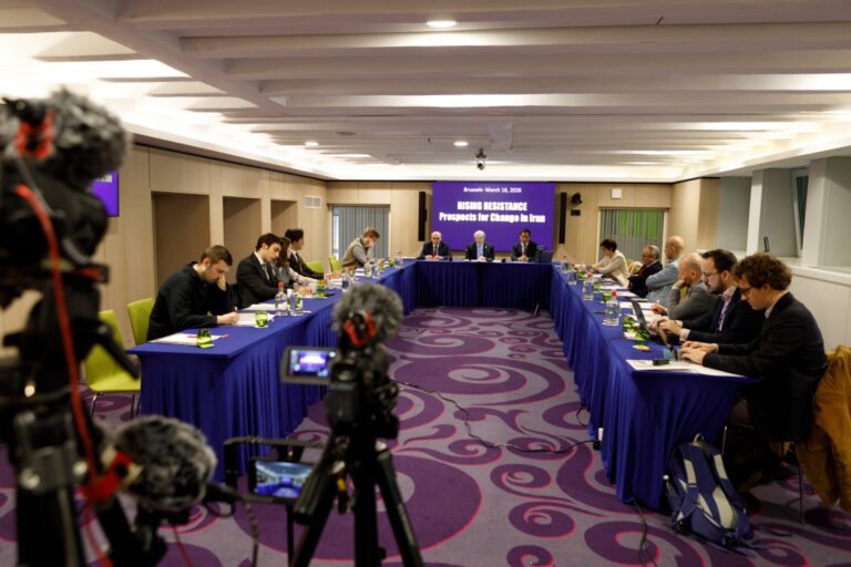 المجلس الوطني للمقاومة الإيرانية يرفض التدخل العسكري الخارجي نشرت صحيفة «النهار العربي» اللبنانية تقريرًا مفصّلًا بقلم الكاتب سركيس نعوم حول المؤتمر الصحفي للمجلس الوطني للمقاومة الإيرانية