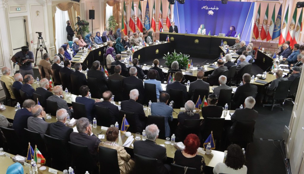 إيران على مفترق الطرق: المقاومة الوطنية كحل وحيد للأزمة الكهنوتية تصاعد الأزمة في إيران يعزز طرح المقاومة الإيرانية بوصفها بديلاً سياسياً منظماً لإسقاط النظام الكهنوتي وإقامة جمهورية ديمقراطية.