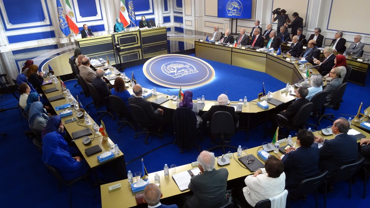 صحيفة أوتروب: برنامج المقاومة الداخلية هو البديل الديمقراطي الوحيد لرفض استبداد الولي الفقيه ودكتاتورية الشاه نشرت صحيفة أوتروب النرويجية مقالاً تحليلياً يسلط الضوء