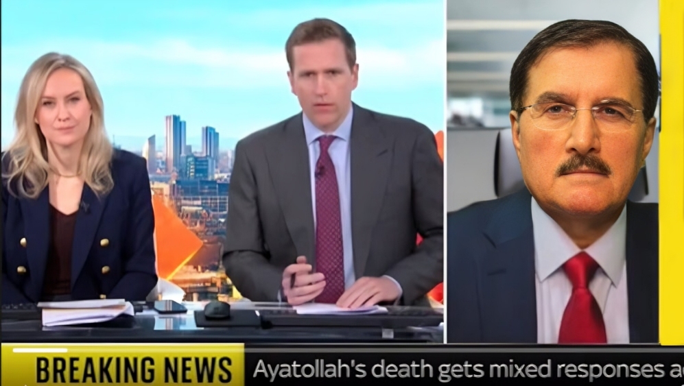 سكاي نيوز: صفوي يعرض تفاصيل برنامج الحكومة المؤقتة ويؤكد أن إرادة الإيرانيين ترفض العودة إلى نظام الشاه في إطار متابعتها للتطورات المتسارعة في المشهد الإيراني