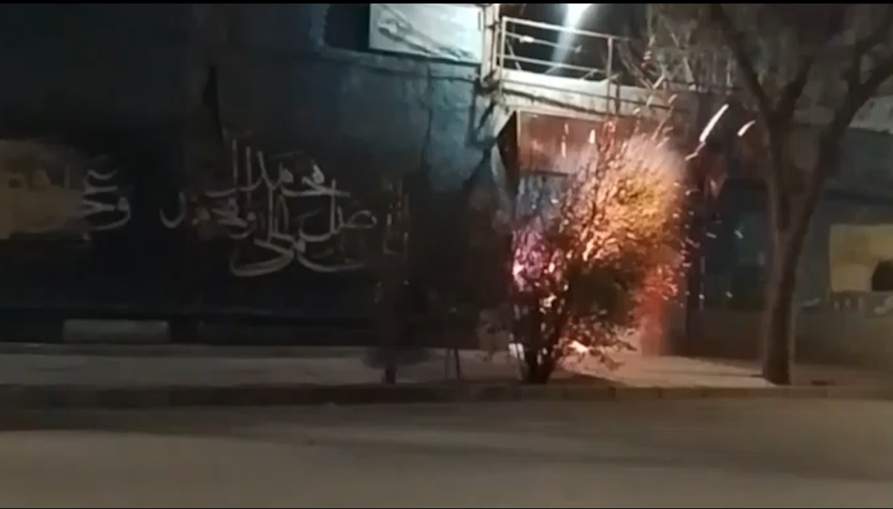 طهران تحت الحصار هل يكشف الاشتباك عند مقر خامنئي هشاشة القبضة الأمنية لنظام الملالي؟ عبدالرزاق الزرزور محامي وناشط حقوقي اختراق في قلب الدائرة الصلبة في 23 فبراير، تم تنفيذ عملية اشتباك مسلح في محيط مقر الولي الفقيه الإيراني