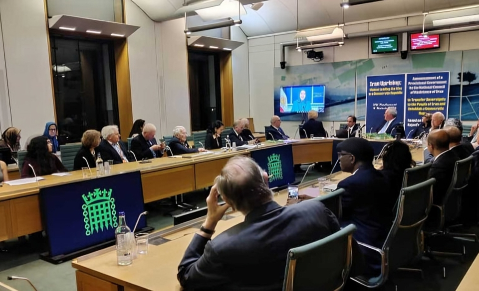 نواب وخبراء بريطانيون يعلنون دعمهم للحكومة المؤقتة وخطة النقاط العشر لإيران المستقبل شهدت العاصمة البريطانية لندن مؤتمراً حاشداً تزامناً مع يوم المرأة العالمي، حيث أعلن مجموعة من نواب البرلمان والخبراء القانونيين البريطانيين