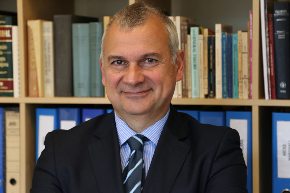 باولو كازاكا: الحكومة المؤقتة هي البديل الديمقراطي الوحيد لإنهاء تهديد الاستبداد في مقابلة أجراها باولو كازاكا، النائب السابق في البرلمان الأوروبي، مع قناة سيماي آزادي( تلفزيون المقاومة)، أكد أن يوم 28 فبراير يمثل لحظة تاريخية مفصلية