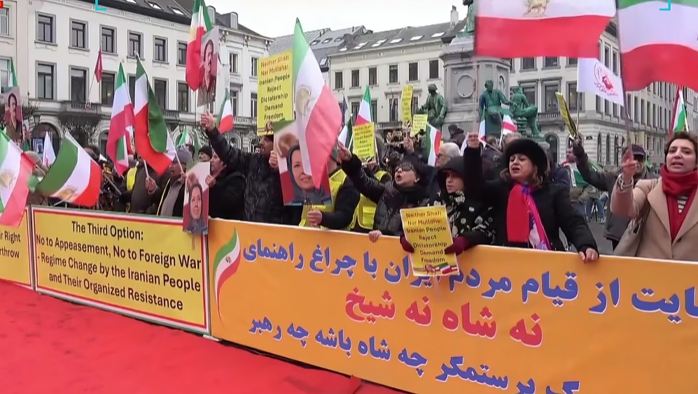 عنب بلد: المقاومة الإيرانية تعلن حكومة مؤقتة لنقل السيادة إلى الشعب. نشر موقع عنب بلدي تقريراً يسلط الضوء على مرحلة الغموض السياسي التي دخلتها إيران عقب مقتل اعلي خامنئي.