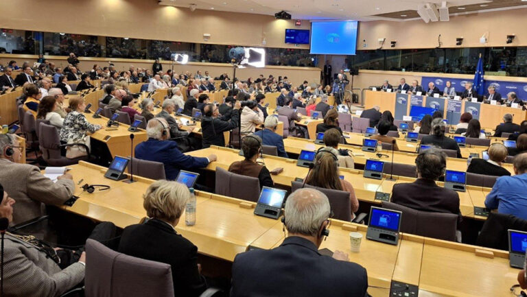 البرلمان الأوروبي: الإعدامات السياسية في إيران تستوجب رداً أوروبياً حاسماً، والمستقبل تصنعه المقاومة تحولت التطورات في إيران إلى بؤرة اهتمام الضمير العالمي. وفي هذا السياق، رسمت الكلمات الملقاة