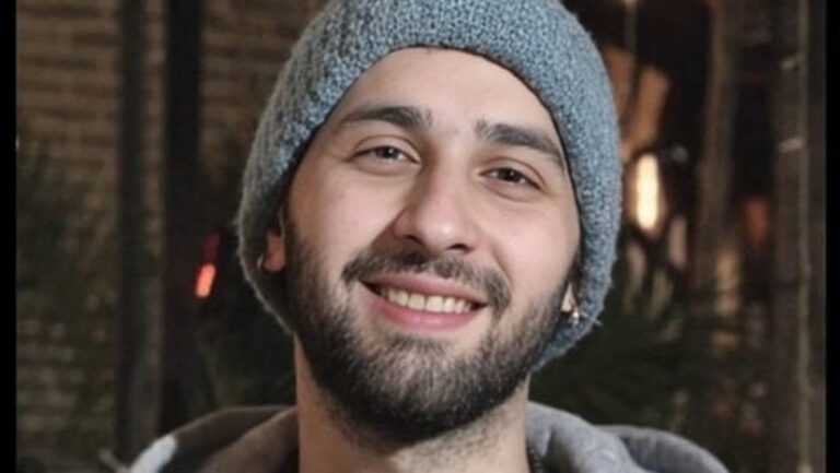 إيران: إعدام إجرامي للثائر الشجاع علي فهيم أقدمت سلطات ولاية الفقيه، في استمرار لنهجها القمعي ضد الشعب الإيراني، على إعدام الثائر الشجاع علي فهيم فجر اليوم الاثنين