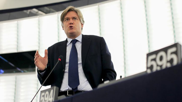 أنطونيو لوبيز-إستوريز وايت ينسف أوهام الاسترضاء في تحول يعكس تبلور رؤية جديدة داخل أروقة البرلمان الأوروبي، وجه أنطونيو لوبيز-إستوريز وايت، العضو الإسباني البارز في لجنتي الشؤون الخارجية