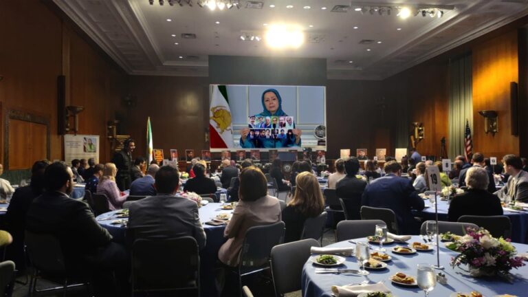 إحاطة في مجلس الشيوخ الأمريكي..مريم رجوي: حل الأزمة الإيرانية يكمن في الشعب ومقاومته المنظمة عقد مجلس الشيوخ الأمريكي جلسة إحاطة خاصة بعنوان “إيران
