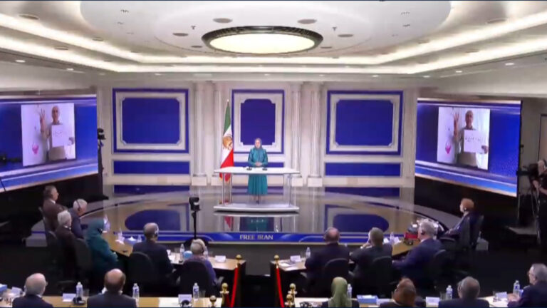 مؤتمر في باريس بحضور السيدة مريم رجوي.. إعدامات الولي الفقيه لن توقف حتمية التغيير شهدت العاصمة الفرنسية باريس،انعقاد مؤتمر لتكريم ثلاثة عشر بطلاً من مقاتلي طريق الحرية