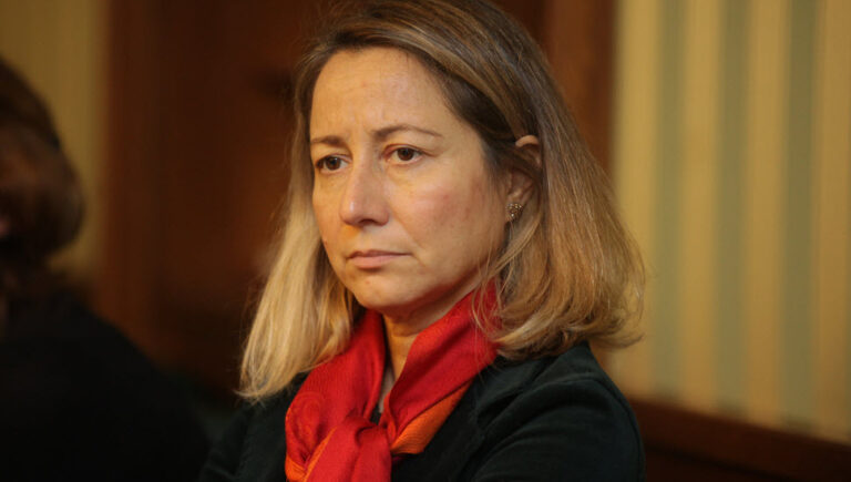 إليزابيتا زامباروتي: ابن الشاه يدافع عن إرث القمع، والحرية لا تتحقق باستبدال عمامة الملالي بتاج الشاه أكدت إليزابيتا زامباروتي، عضوة المجلس التنفيذي