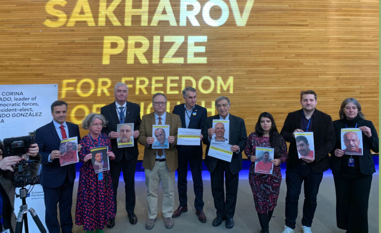 مجموعة أصدقاء إيران الحرة الهولندية تطالب بوقف عاجل لإعدامات السجناء السياسيين في إيران وجهت المجموعة الهولندية أصدقاء إيران الحرة (FOFI) رسالة نداء عاجل إلى المجتمع الدولي