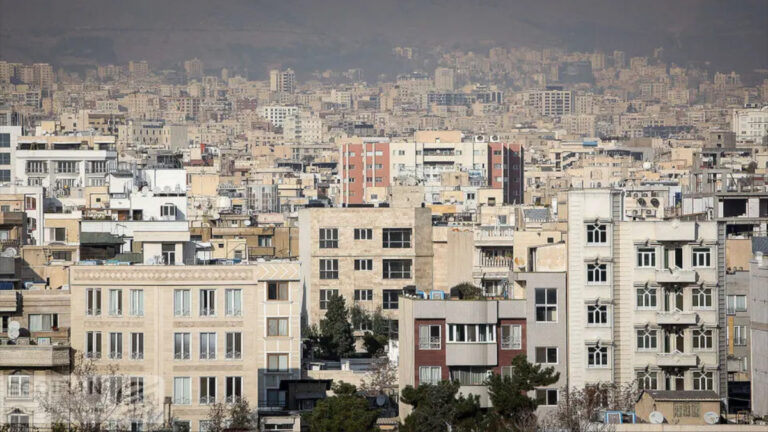 كابوس الإيجارات يطارد سكان طهران: انهيار سبل العيش تحت وطأة النظام الكهنوتي يعيش الملايين من المواطنين الإيرانيين واقعاً اقتصادياً مريراً يتجه بخطى متسارعة نحو الانهيار الشامل. وفي قلب العاصمة طهران