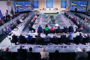 سقوط "ورقة الشاه" في البرلمانات الأوروبية : المقاومة الإيرانية تحاصر نظام الملالي وتكشف عقم البدائل المستوردة عبد الرزاق الزرزور محامي وناشط حقوقي سوري تشهد الخارطة السياسية الإيرانية في منعطفها الراهن تحولات جذرية تتجاوز صراعات السلطة