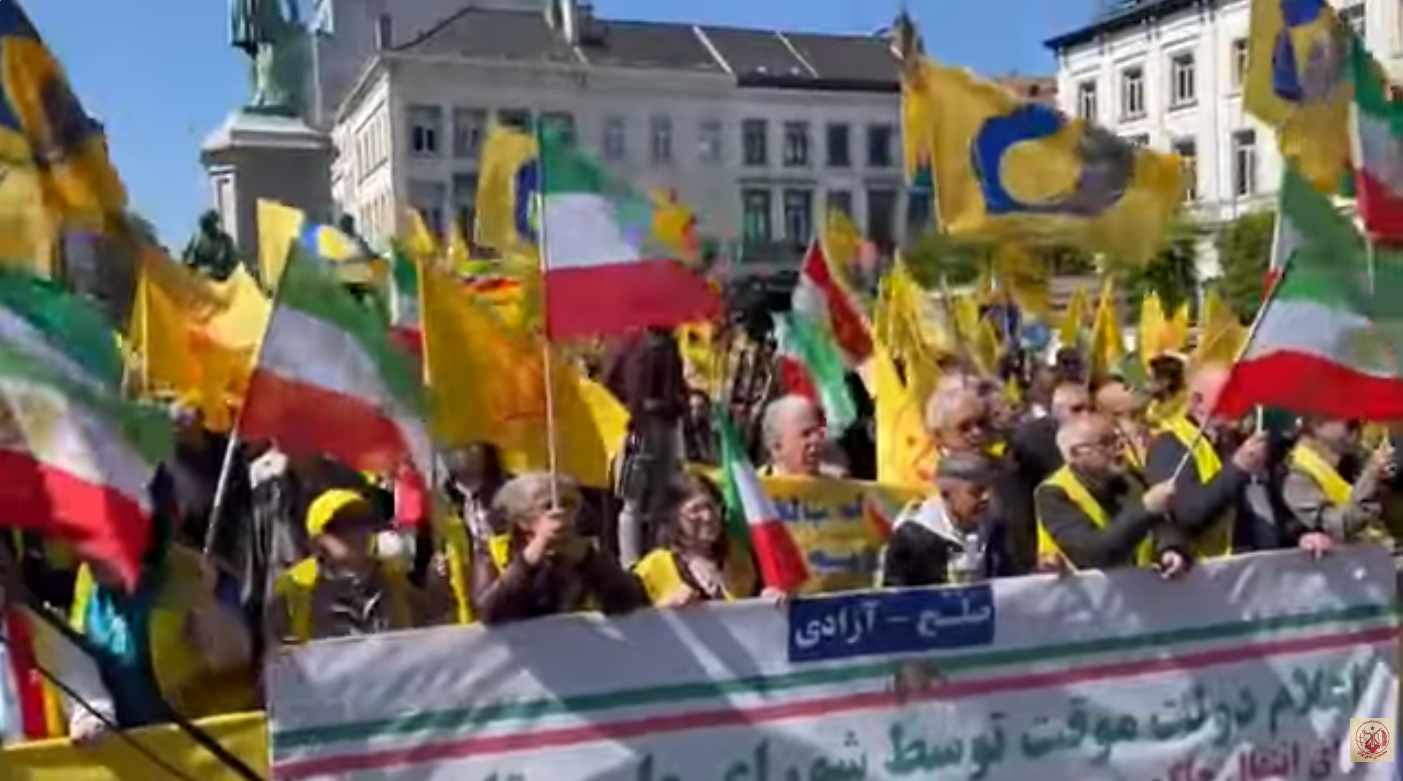 بروكسل – تظاهرة حاشدة للإيرانيين الأحرار دعمًا للجمهورية الديمقراطية في إيران أُقيمت تظاهرة كبيرة للإيرانيين الأحرار دعمًا لإقامة جمهورية ديمقراطية في إيران، تحت شعار: «السلام – الحرية»