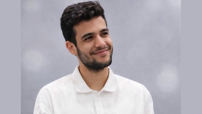 إعدام تعسفي للشاب الثائر أمير علي مير جعفري في طهران السلطة القضائية للجلادين: سبب إعدام أمير علي هو الهجوم على قوات “حفظ الأمن”، وإضرام النار في دراجة نارية تابعة للشرطة، وحرق مقر للبسيج في مسجد قلهك السيدة رجوي: حذرتُ الملالي وقوات الحرس من أنهم سيدفعون ثمن هذه الإعدامات اليومية وسفك الدماء بلا هوادة