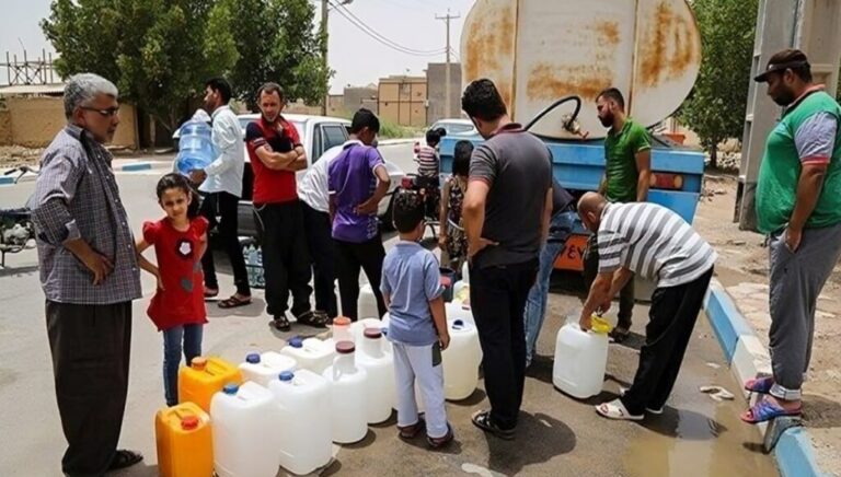 اعتراف رسمي: 35 مليون إيراني يواجهون مشكلة شح المياه.. وطهران في الصدارة أعلن المتحدث باسم شركة إدارة الموارد المائية في إيران أن 11 محافظة ما تزال تعاني من انخفاض في معدلات الأمطار يتجاوز 10 بالمئة