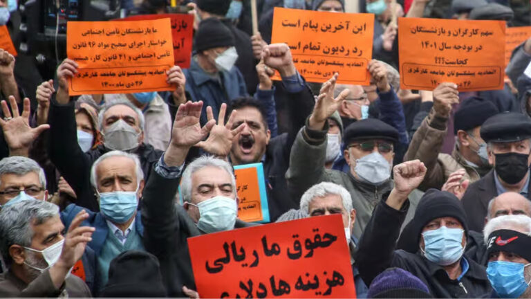 انهيار اقتصادي في إيران يدفع الشركات نحو الإفلاس وسط صراع المواطنين من أجل البقاء الارتفاع الصاروخي في التضخم، وانهيار القدرة الشرائية، وانعدام اليقين المتزايد؛ عوامل تعصف بالأسواق وتجبر المؤسسات على تسريح العمال والإغلاق في عموم البلاد.