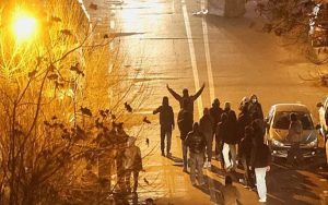 بين شبح الحرب وضغوط الداخل: النظام الإيراني في مأزق استراتيجي إيلاف تضع أزمة مضيق هرمز النظام الإيراني بين ضغط عسكري أميركي متصاعد وأزمات داخلية تهدد قدرته على المناورة بين الحرب والتفاوض. تشهد المواجهة بين الولايات المتحدة وإيران خلال الأسابيع الأخيرة ت