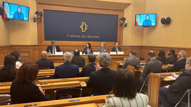 مؤتمر في البرلمان الإيطالي يندد بجرائم النظام الإيراني ويدعم بديل المقاومة الديمقراطي شهدت قاعة لا ستامبا في البرلمان الإيطالي، يوم الخميس، مؤتمراً سياسياً للتنديد بموجة الإعدامات المتصاعدة في إيران ولإعلان التضامن