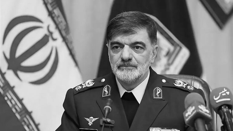 اعترافات قائد الشرطة: 6500 معتقل في خضم تصاعد الإعدامات في إيران في اعتراف صريح يعكس حجم الذعر والتخبط الذي يعيشه النظام الإيراني، أقر قائد شرطة النظام، أحمد رضا رادان، في مقابلة مع التلفزيون
