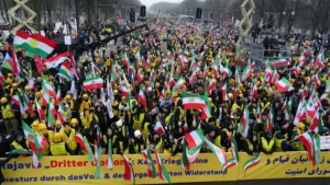 السياسة الكويتية: 20يونيو في باريس… الشتات الإيراني يحتشد لطرح ملامح البديل الديمقراطي السياسة الكويتية في وقت تتزايد فيه التساؤلات حول مستقبل المشهد السياسي في إيران، تستعد العاصمة الفرنسية باريس لاحتضان تظاهرة كبرى