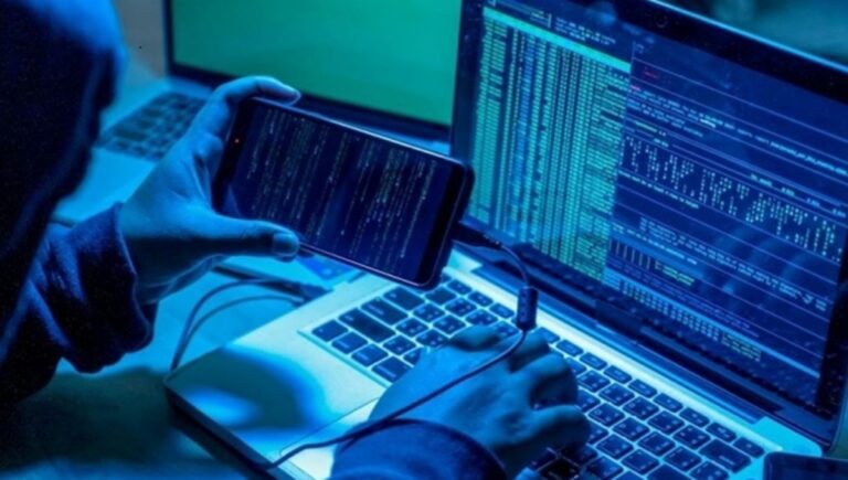 مونتينيغرو تعتقل إيرانياً مرتبطاً بقوات الحرس للنظام الإيراني بتهمة شن هجمات سيبرانية على أمريكا أعلنت مونتينيغرو أن شرطة البلاد، بالتعاون مع مكتب التحقيقات الفيدرالي الأمريكي (FBI)، اعتقلت مواطناً إيرانياً مرتبطاً بقوات الحرس للنظام الإيراني