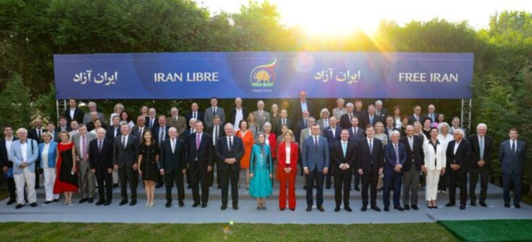 مؤتمر إيران الحرة 2026 بباريس يرسم خارطة طريق إسقاط دكتاتورية الملالي نحو جمهورية ديمقراطية مستقلة شهدت العاصمة الفرنسية باريس، يوم الأحد الموافق 21 يونيو 2026، انعقاد أعمال اليوم الثاني للمؤتمر العالمي السنوي إيران الحرة 2026، و