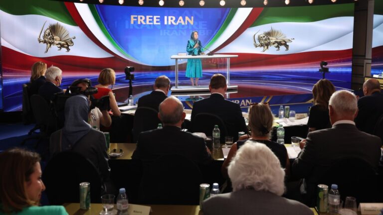 مريم رجوي: التغيير في إيران بقوة مقاتلة على الأرض انعقد اليوم الأحد 21 يونيو 2026 في باريس اليوم الثاني من مؤتمر «إيران الحرة 2026» بمشاركة شخصيات سياسية وبرلمانية
