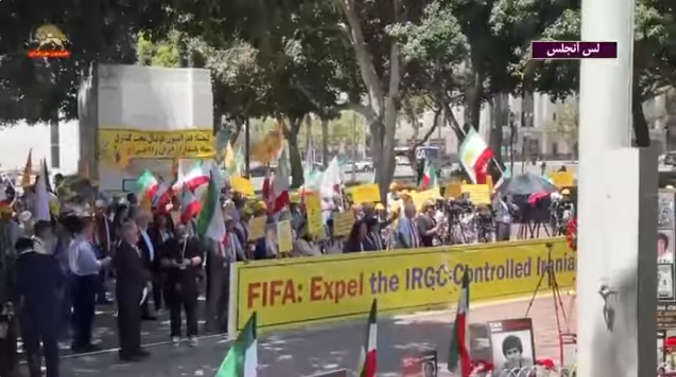 على أعتاب كأس العالم: معرض وتظاهرة في لوس أنجلوس تنديداً بجرائم النظام الإيراني ضد الرياضيين بالتزامن مع التحضيرات الدولية الجارية لبطولة كأس العالم لكرة القدم، شهدت مدينة لوس أنجلوس الأمريكية
