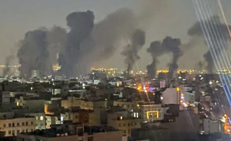 فاتورة العزلة والانهيار: خسائر بـ 30 تريليون تومان تكشف واقع البنية التحتية المتهالكة في إيران قدم قرار النظام الإيراني الطارئ بنقل 133 طائرة مدنية إلى ما وصفها بـ المطارات الآمنة خلال النزاع الأخير،