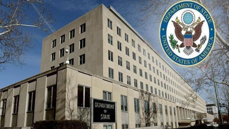 الولايات المتحدة تنشر قائمة عقوبات جديدة ضد مسؤولين بارزين في النظام الإيراني بينهم مجتبى خامنئي نشرت وزارة الخارجية الأمريكية قائمة جديدة تضم عدداً من كبار مسؤولي النظام الإيراني الخاضعين للعقوبات الأمريكية