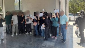 تظاهرات طلاب وتلاميذ في طهران احتجاجاً على سياسات التعليم والقرارات الأكاديمية شهدت العاصمة الإيرانية طهران، يوم السبت 27 يونيو 2026، احتجاجات واسعة شارك فيها تلاميذ المدارس وطلاب الدراسات العليا، رفضاً للقرارات التعليمية التي وصفها المحتجون بالمجحفة