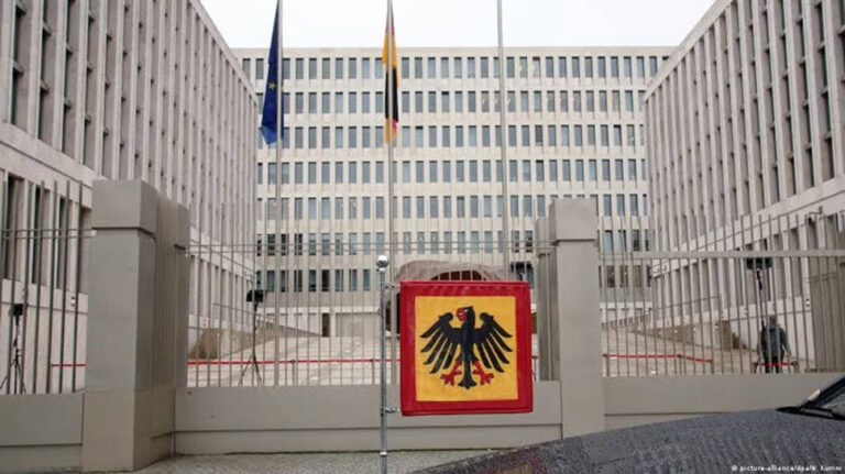 الاستخبارات الألمانية: إيران كثفت التجسس على المعارضين في أوروبا وحذرت من تصاعد التهديدات السيبرانية حذر جهاز الاستخبارات الألماني في تقريره السنوي لعام 2026 من تصاعد الأنشطة الاستخباراتية الإيرانية داخل ألمانيا