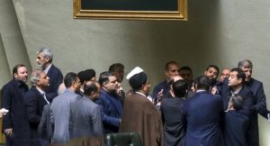 صراع الأجنحة وفراغ القيادة يعمّقان أزمة الحكم في طهران تكشف حدة الصراعات الداخلية بين أجنحة السلطة في طهران عن أزمة بنيوية متفاقمة تجاوزت حدود الخلافات السياسية التقليدية، لتصبح صراعاً على مراكز النفوذ وآليات