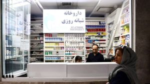 أزمة الدواء تتفاقم في إيران.. ارتفاع أسعار ثلثي الأدوية ونقص يهدد حياة المرضى مسؤول في منظمة الغذاء والدواء يقر بارتفاع أسعار ثلثي الأدوية منذ بداية العام، بالتزامن مع نقص أدوية حيوية