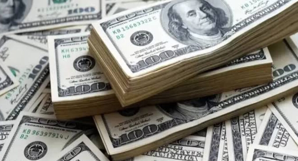 انهيار تاريخي للعملة الإيرانية مع تجاوز الدولار 208 آلاف تومان وسط تصاعد الضغوط الاقتصادية شهدت أسواق الصرف في إيران تراجعاً حاداً جديداً في قيمة العملة المحلية، بعدما تجاوز سعر الدولار الأمريكي