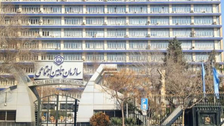 انهيار القدرة الشرائية يدفع الإيرانيين إلى الاقتراض للعلاج... والرعاية الصحية تتحول إلى عبء مالي تشهد إيران تصاعداً مقلقاً في أزمة الرعاية الصحية، بعدما أصبحت خدمات العلاج والدواء تُقدم عبر برامج التقسيط تحت
