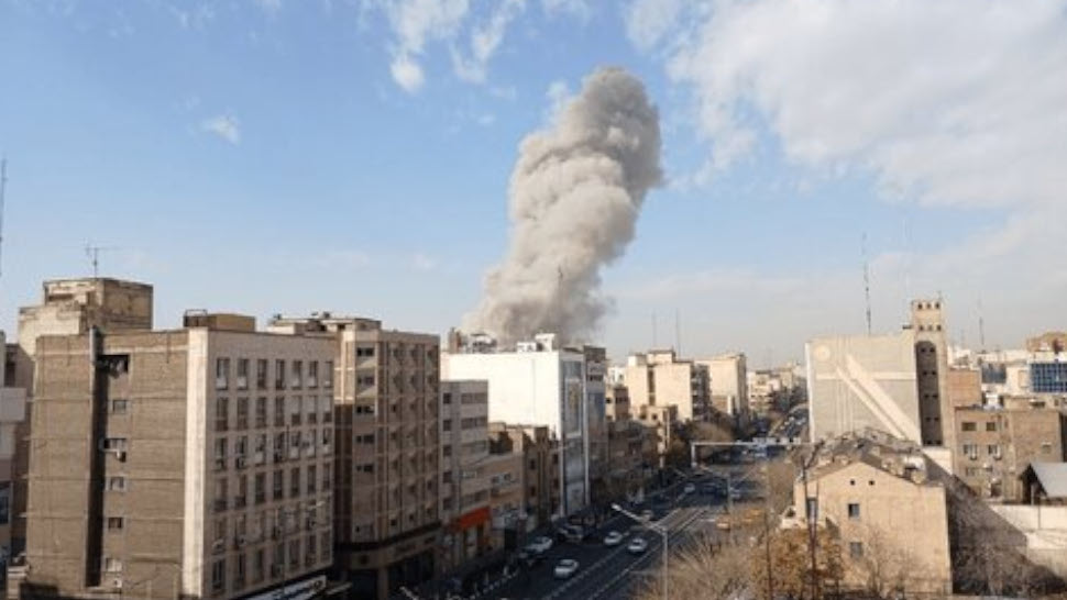 إيران بين القمع الداخلي والأزمات المتفاقمة: دعوات التغيير تتصدر المشهد السياسي في وقت تتصاعد فيه الأزمات السياسية والاقتصادية داخل إيران، تتزايد التحذيرات من أن استمرار النهج القائم على القمع الداخلي والتوترات الخارجية يدفع البلاد نحو مزيد من الاضطراب