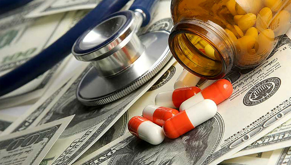 أزمة الدواء في إيران تتفاقم مع نقص مئات الأصناف وارتفاع الأسعار وسط تحذيرات من انهيار القطاع الصحي تشهد إيران أزمة متفاقمة في قطاع الدواء والرعاية الصحية، مع استمرار النقص الحاد في الأدوية الأساسية وارتفاع أسعارها إلى مستويات غير مسبوقة، الأمر الذي يضع أعباءً ثقيلة على ملايين المرضى