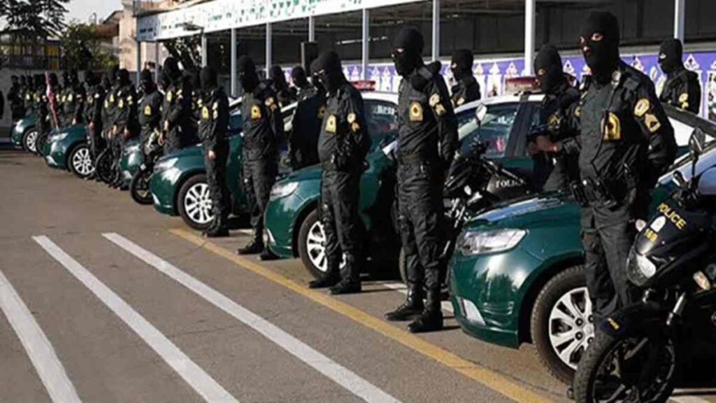 تشهد إيران استنفارًا أمنيًا واسعًا مع إلغاء الإجازات حتى إشعار آخر، وسط إجراءات مشددة وتحركات أمنية غير مسبوقة في مختلف المناطق.