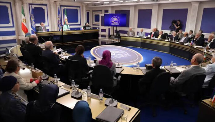 رؤية للبديل الديمقراطي في إيران تقوم على انتقال السلطة إلى الشعب ومنع تكرار الاستبداد وسرقة الثورات.