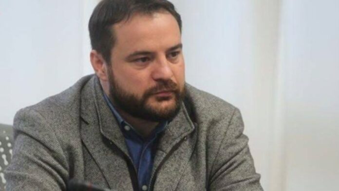 السيناتور الإيطالي روبرتو رامبي يتحدث عن مخاطر سياسات النظام الإيراني ويدعو إلى دعم الديمقراطية وحقوق الإنسان.