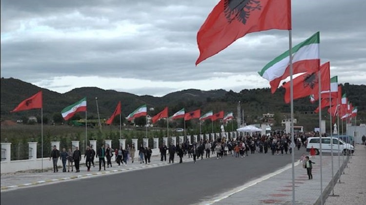 Albanian Citizens with MEK in Ashraf3