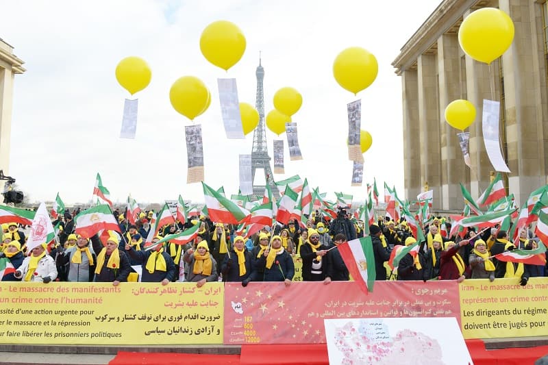 Iranian Resistance supporters rally in Paris