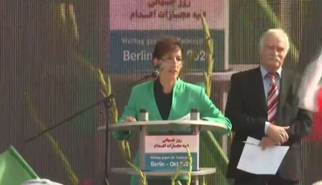 Maliheh Malek addressed an online event in Germany on October 8, 2020, to draw attention to the human rights abuses in Iran.