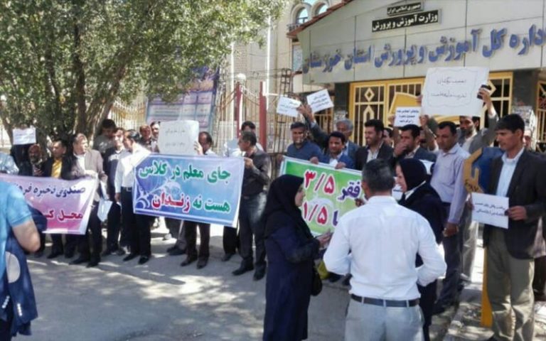 Iranian teachers continue their protest against the authorities' negligence and indifference about their living conditions.